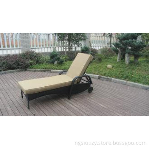 Swimming Pool / Beach Rattan Sun Lounger With Aluminium Fra